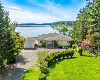 Shelton Waterfront hot tub fire pit beach garden - Shelton - Gebouw