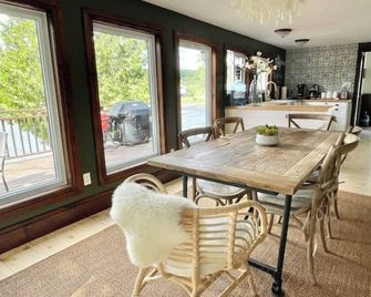 Muskoka Cabana - Sandy beach cottage in Muskoka - Windermere - Comedor