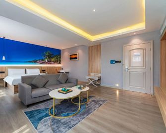 Yangjiangjintai Hotel - Yangjiang - Wohnzimmer