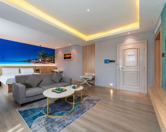 Yangjiangjintai Hotel - Yangjiang - Вітальня