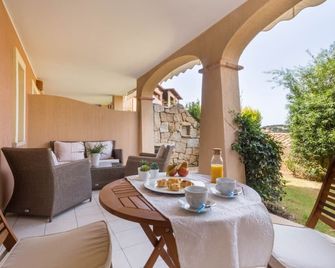 Pavoncelle - Appartamento a Villasimius con giardino privato a pochi passi dal mare - Villasimius - Balkon