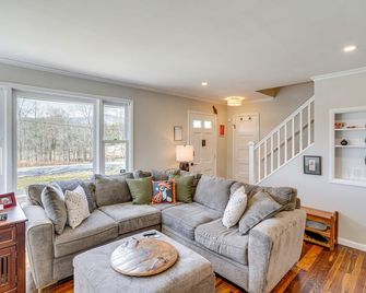 Saugerties Farmhouse Sauna and Countryside Views - ساوجرتيس - غرفة معيشة