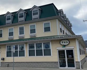 The City Hotel Bar & Grill - Northern Cambria - Edificio