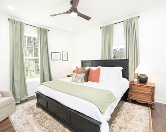 Pristine Home 2.1 Mi. Ua River Run Park Fire Pit - Northport - Bedroom