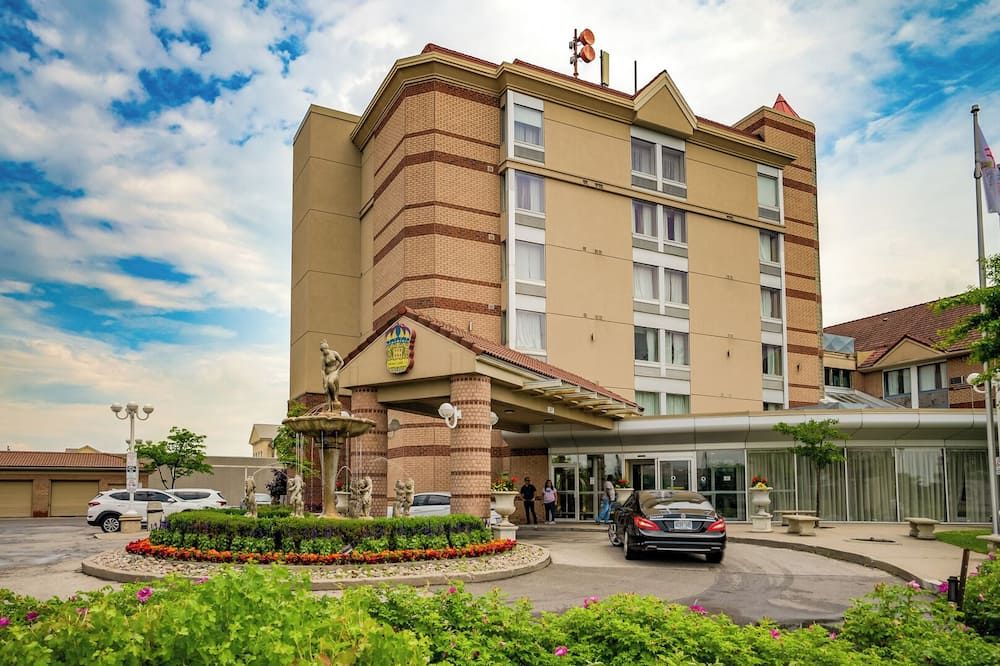 Monte Carlo Inn Airport Suites