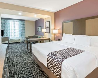La Quinta Inn & Suites by Wyndham Weatherford OK - Weatherford - Bedroom
