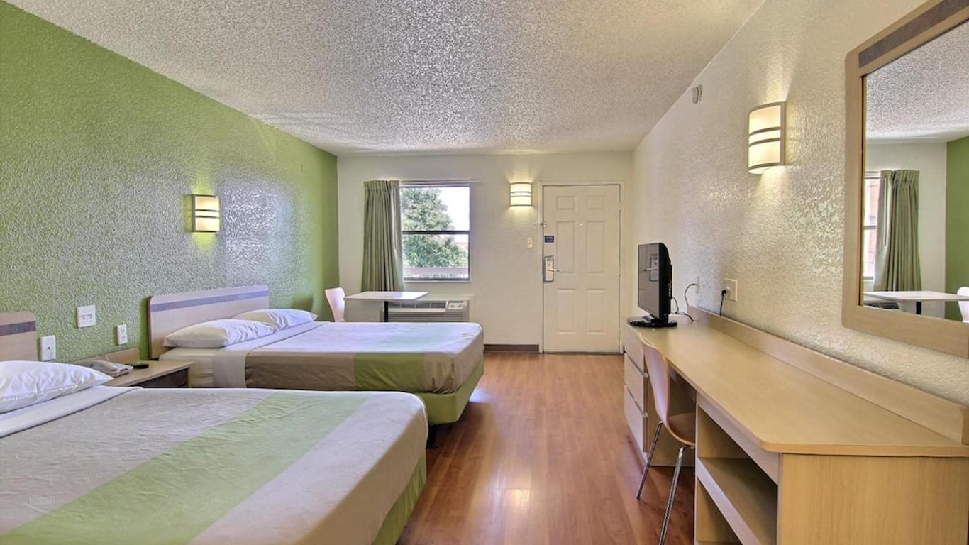 Motel 6 Austin Central - South/Univ. of TX