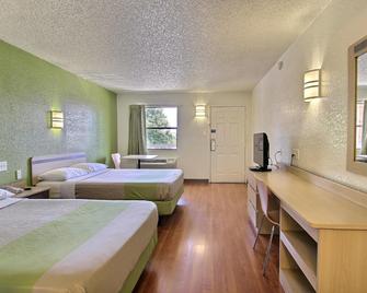 Motel 6 Austin Central - South/Univ. of TX - אוסטין - חדר שינה