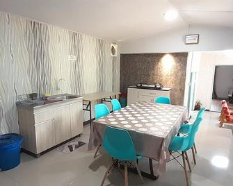 Wind Valley Farmstay - Ranau - Comedor