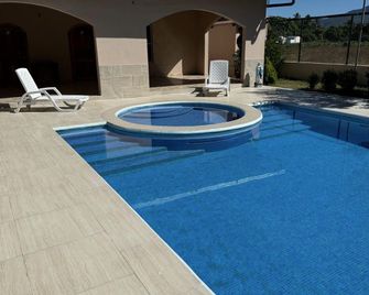 Hotel y Restaurante Mariana - Jucuaran - Piscina