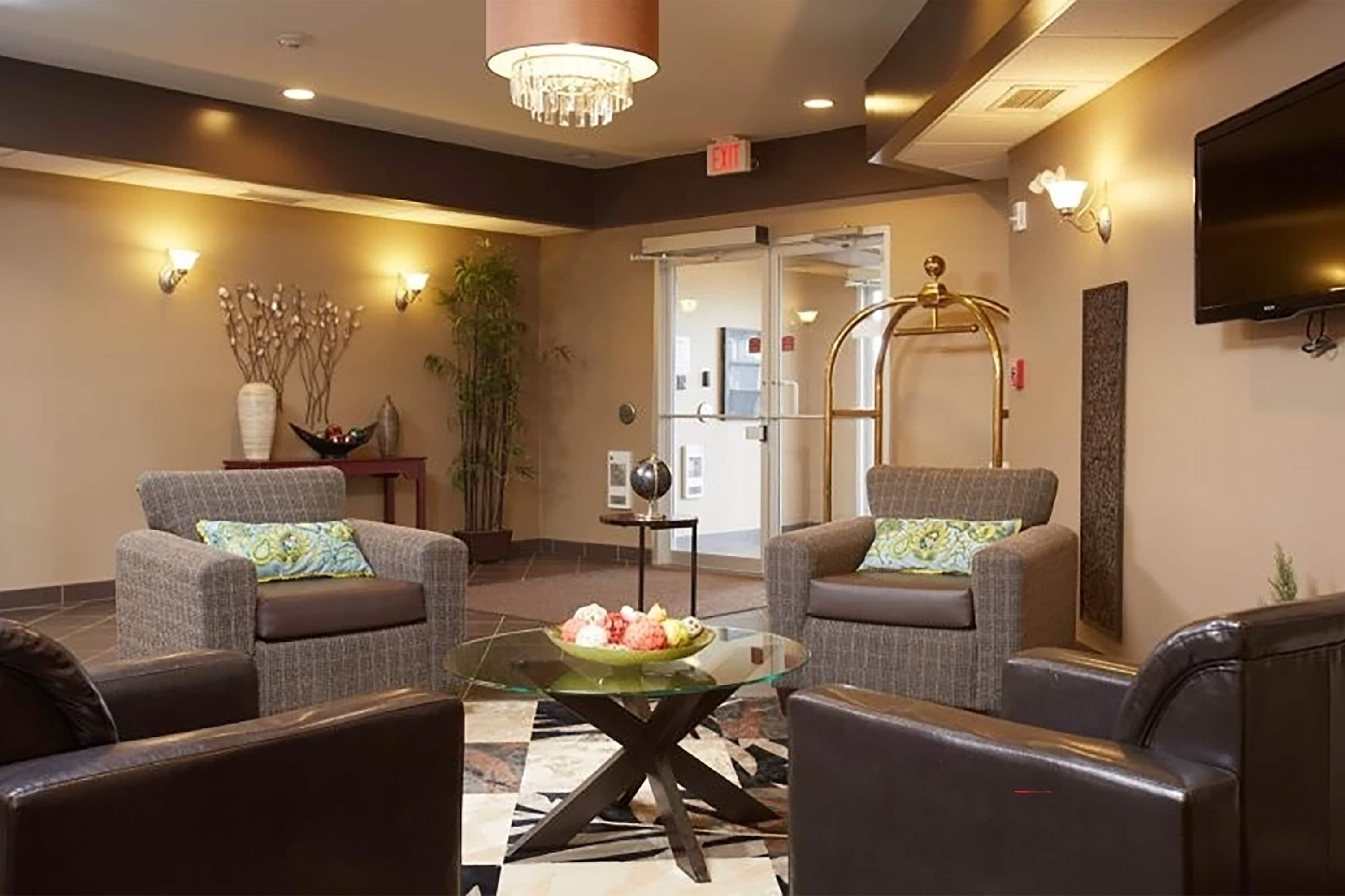 Travelodge Suites by Wyndham Estevan - Estevan - Salónek