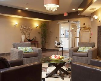 Travelodge Suites by Wyndham Estevan - Estevan - Salónek