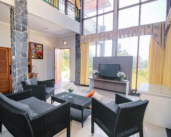 Villa Gerbera Ii Lembang - Lembang - Sala de estar