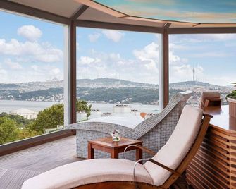 Intercontinental Hotels Istanbul By IHG - Istanbul - Balcony