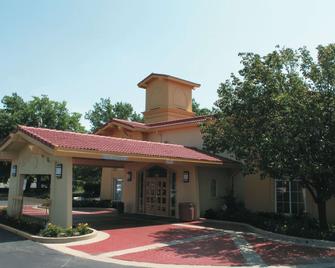 La Quinta Inn by Wyndham Kansas City Lenexa - Lenexa - Rakennus
