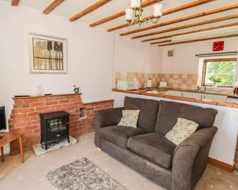Chestnut Cottage - Harome - Living room