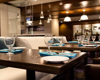 Radisson Hotel Corning - Corning - Bar