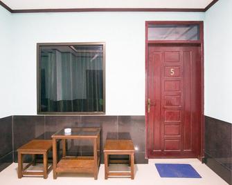 RedDoorz near Mikie Holiday Funland Berastagi - Berastagi - Innenhof
