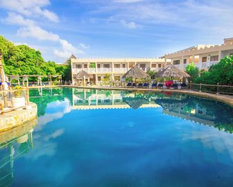 Reef & Beach Resort - Spa Jambiani - Kidenga - Pool