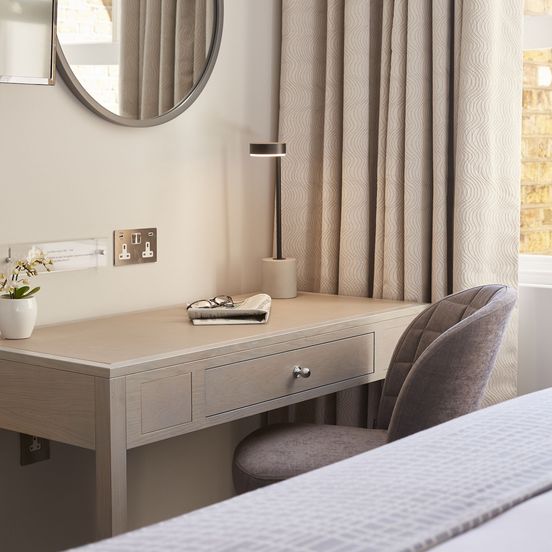 54 Queen's Gate Hotel image 1
