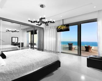 Luxury 5-Bedroom Oceanfront Penthouse with Private Pool - Bat Yam - Bedroom
