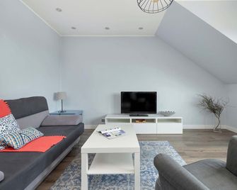 Jasminowy Stok Bright Apartment with Balcony by Noclegi Renters - Gdansk - Sala de estar