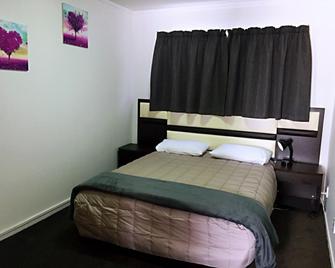 Grosvenor Motor Inn & Conference Centre - Hamilton - Bedroom