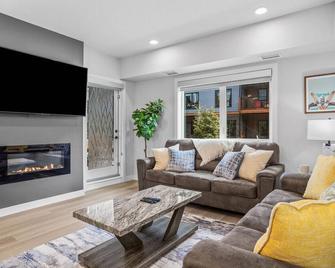Hot Tub & Heated Pool | 2 King Beds | New Resort - Dead Man's Flats