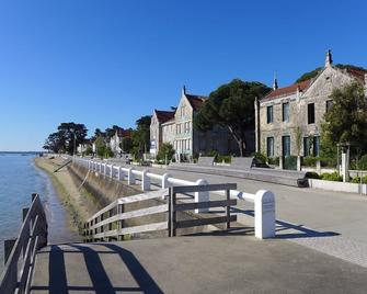Seaside house, 20 meters from small beach, 500 m from port, shops n' restaurants - Saint-Trojan-les-Bains