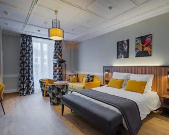 Hôtel des XII Apôtres & de la Clé des Champs - Contrexéville - Bedroom