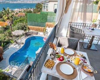 Hillora Hotel Buyukada - Büyükada - Balcon