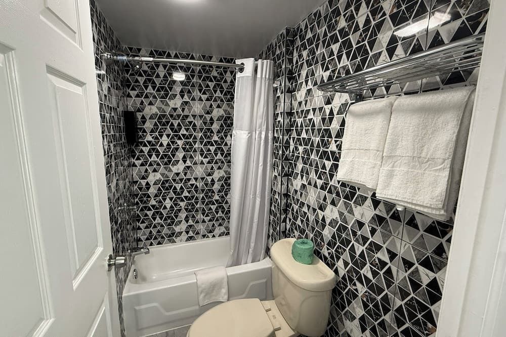 Beauty Rest Hotel - Edison - Bad