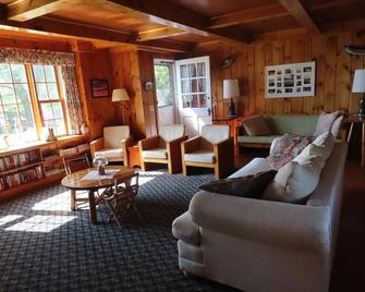 Lakeside Cottage With West Shore Island Sunsets And Views Of The Adirondacks. - Isle La Motte - Sala de estar