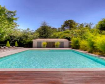 Bright room with Sainte Victoire view and pool - Venelles - Piscine