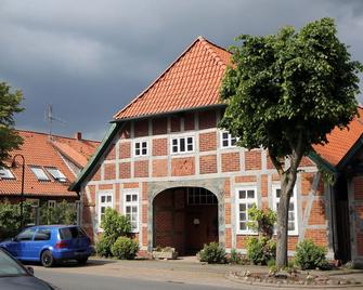 holiday in a renovated 18th Century cottage - Hodenhagen - Gebäude