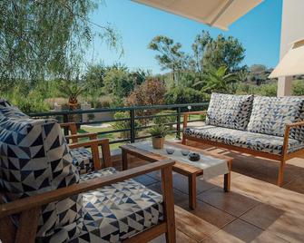 Villa Sweven Is Close To Center Of Chania -Airport And Port Of Souda And Private - Soúda - Balcony