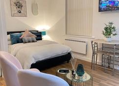 CityNights Studios with Free Parking - Liverpool - Schlafzimmer