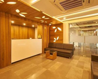 7wonders Hotel Gandhinagar - Gandhinagar - Receptie