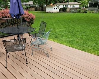 Overland Park Home-3 bdrm/2 bath-Double Car Garage-video tour-3rd picture - Overland Park - Patio