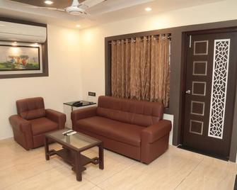 Hotel Selvies - Thiruvarur - Sala de estar