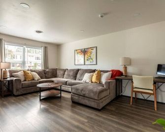 Osprey's Perch - North Beach - Living room