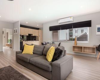 Studio365 Apartment - Chiang Mai - Living room