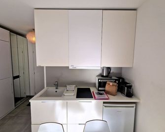 Studio lumineux avec vue sur le massif du Mont-Blanc - Chamonix - Kitchen