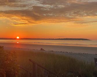 New Listingcharming Beachfront With Fantastic Views (C2nd Floor) - Old Orchard Beach - Beach