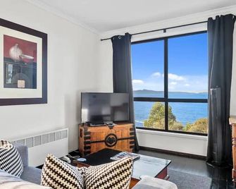 Hamptons on the Bay - Cabin 1 - Swansea