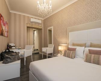 San Pietro Suites - Rome - Bedroom