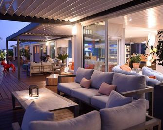 أوتل أليفي دي سانتا جوليا - بورتو-فيكيو - بار