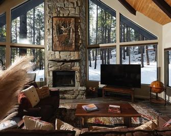 Cobalt Cabin Gateway to Grand Canyon Sedona & More - Williams - Living room