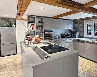 Elegant Lake Zurich House with Stunning Views and Private Terrace - Stäfa - Kitchen