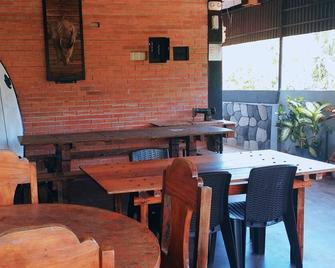 Ysraela Lodging House - Sabang - Baler - Restaurante